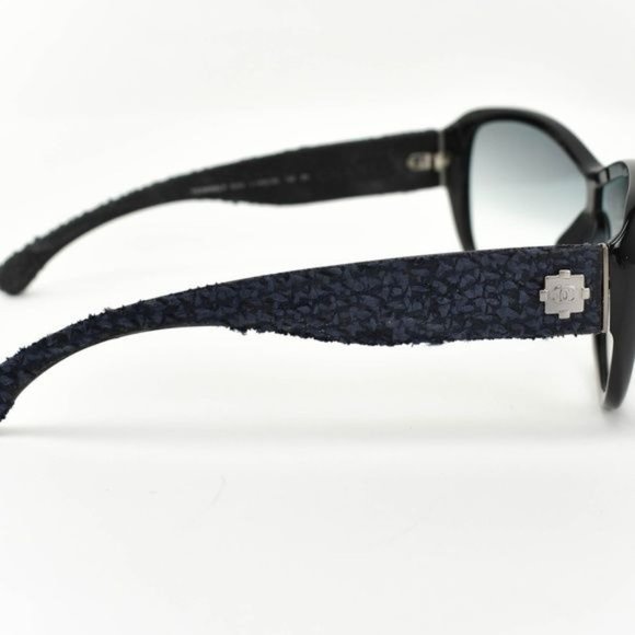 CHANEL: Black/Navy Blue, Tweed & CC Sunglasses de main image 8